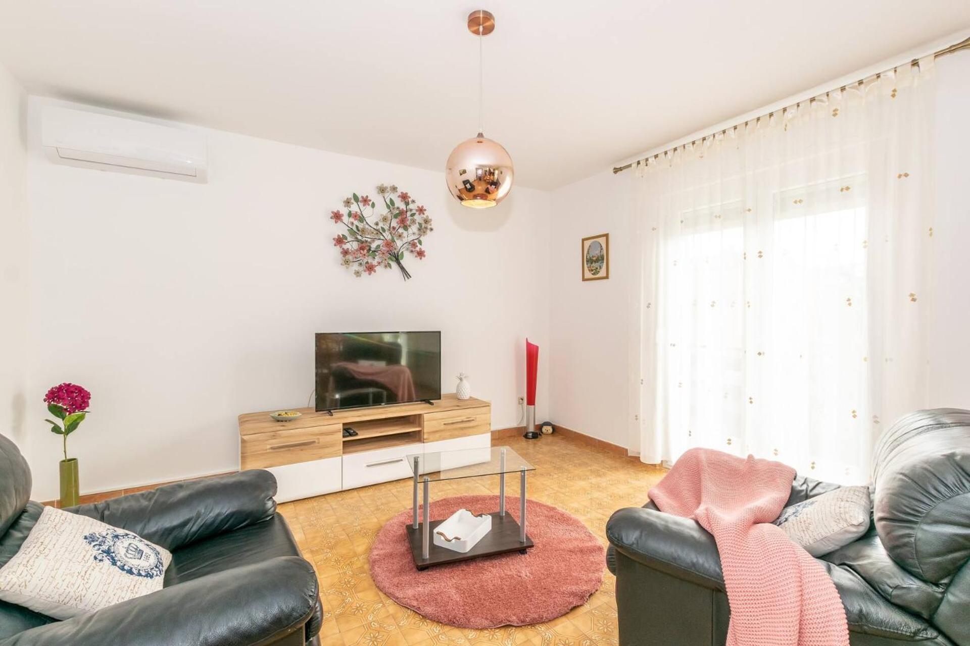 מדולין Family House With 2 Apartments - Irma מראה חיצוני תמונה