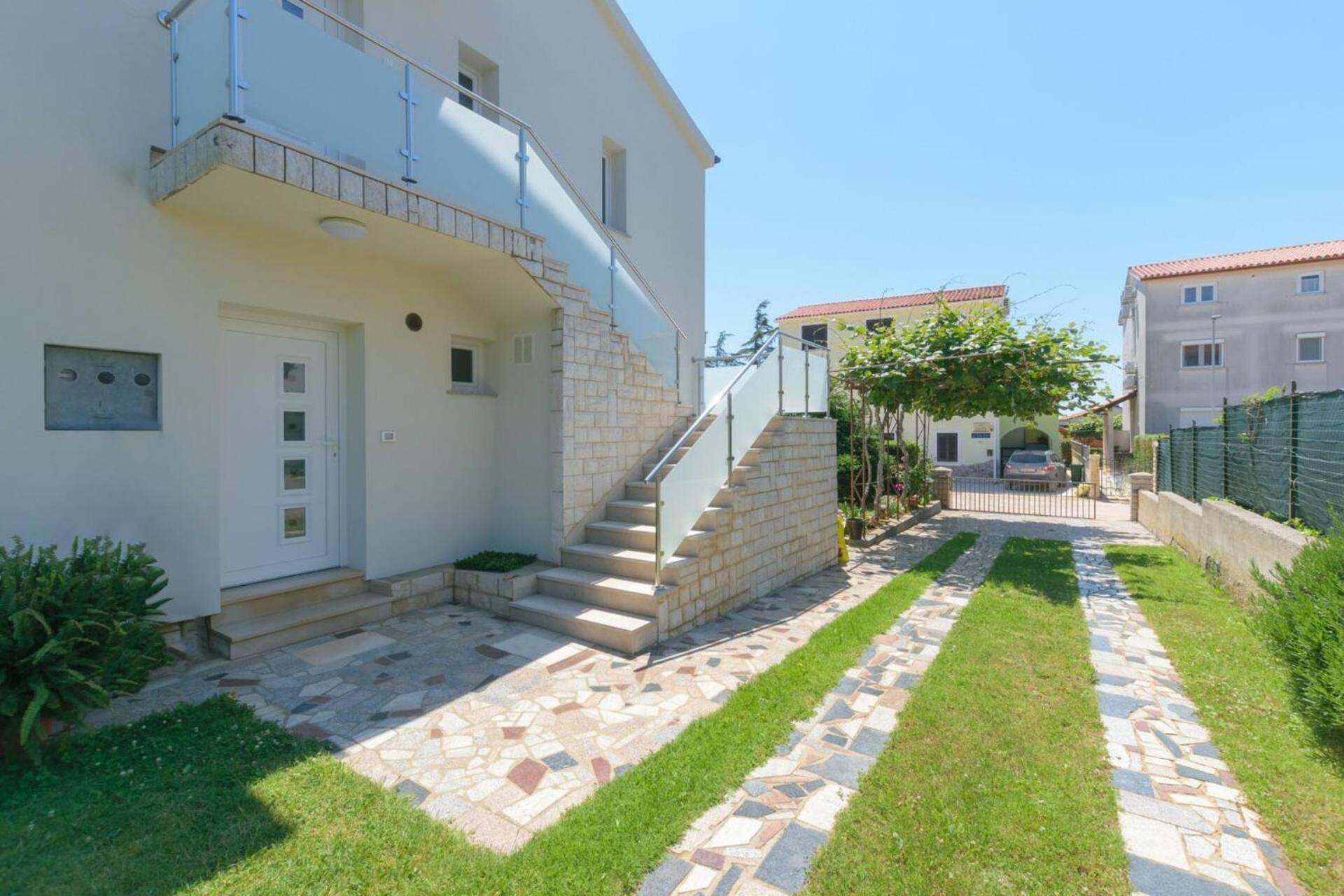 מדולין Family House With 2 Apartments - Irma מראה חיצוני תמונה